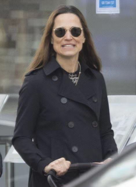 凯特妹妹鱼尾裙,凯特王妃妹妹出街