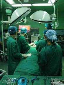 六旬大叔喝酒40年罕见怪病,老人喝几十年酒患癌