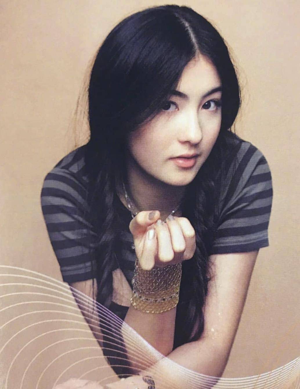 曝张柏芝被赶下飞机,张柏芝一家五口被赶下飞机