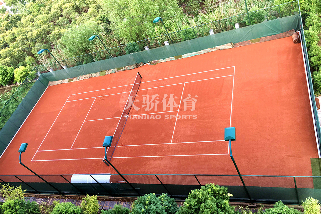 天骄羽毛球场,天骄体育网球场红土