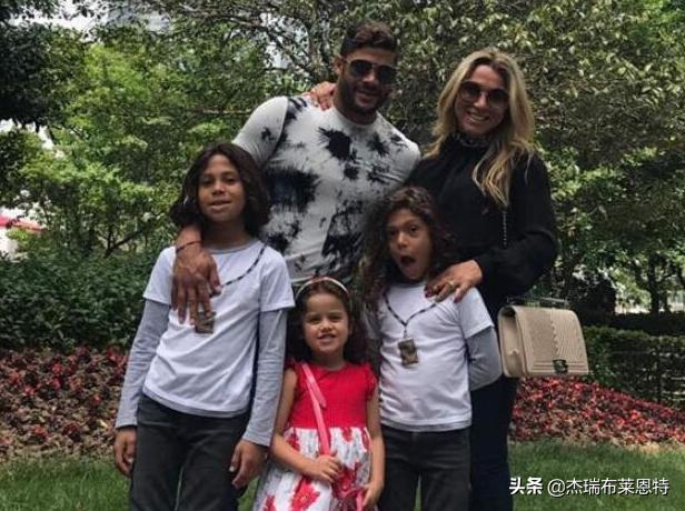 年轻时的上海上港球员胡尔克,胡尔克3000万豪宅