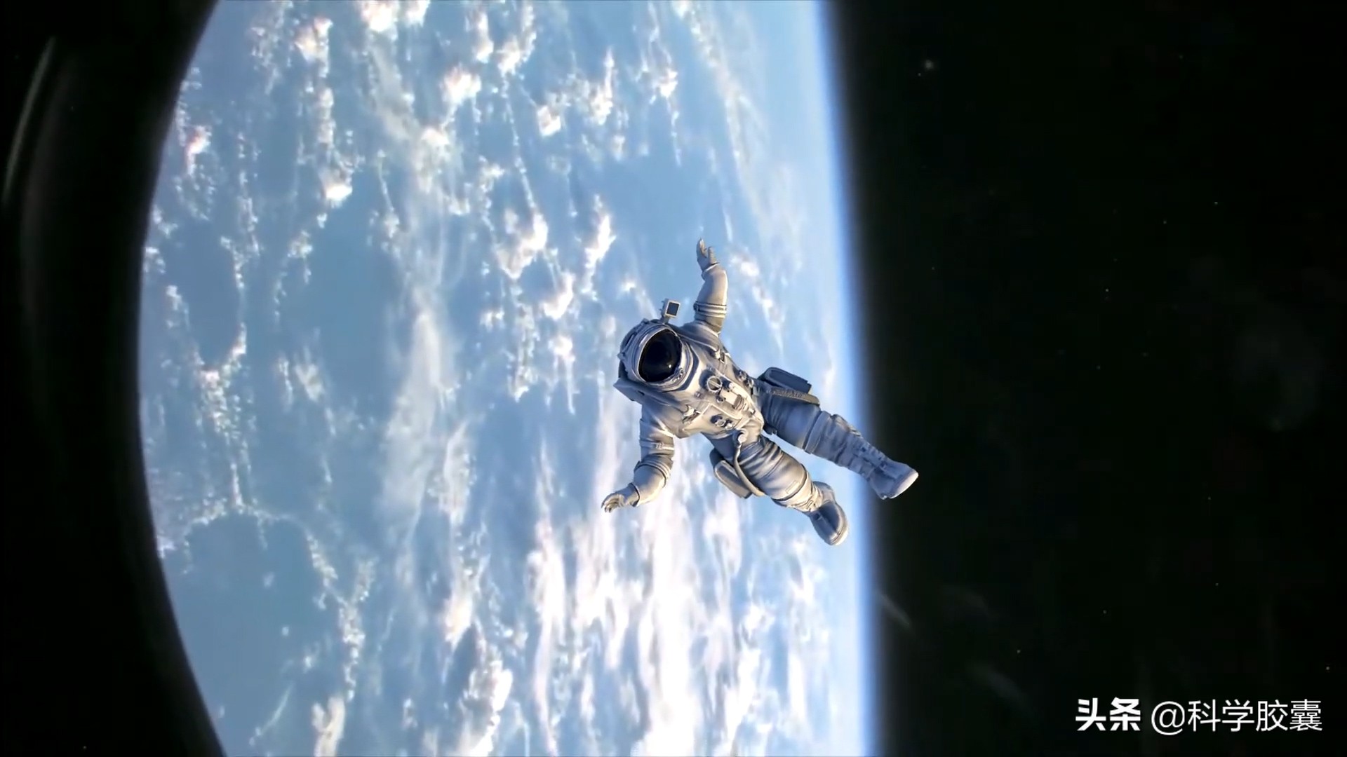 航天员出舱为什么不被甩出去,航天员出仓要是飘走怎么办