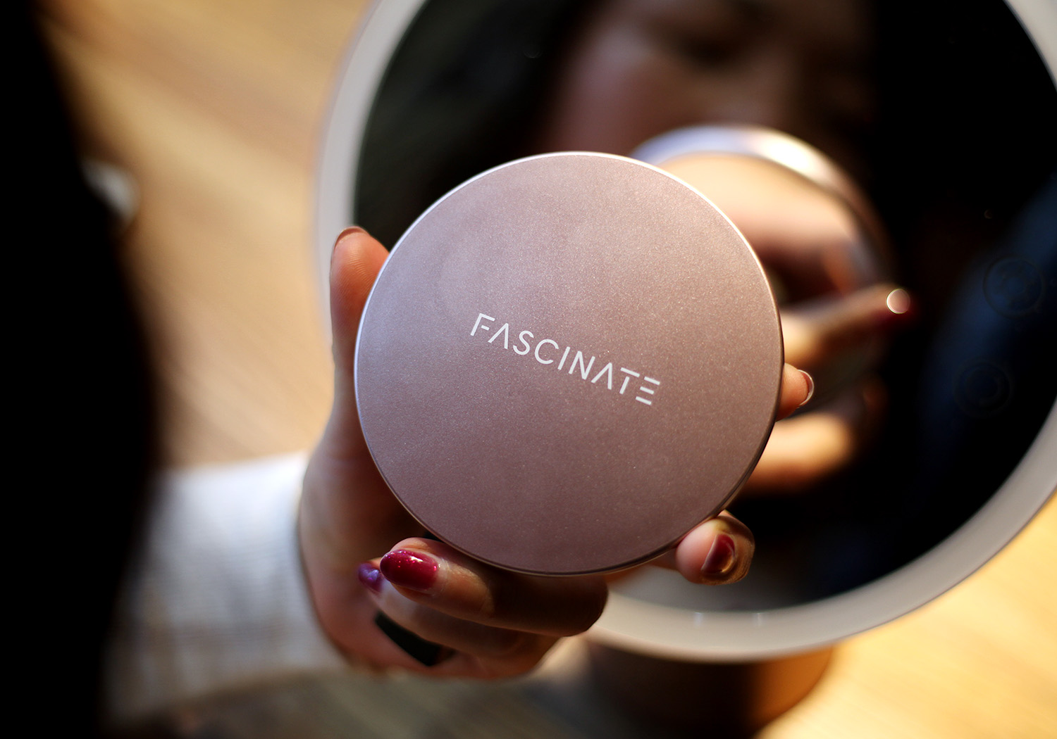 觅光化妆镜跟斐色耐哪个好,斐色耐折叠化妆镜测评