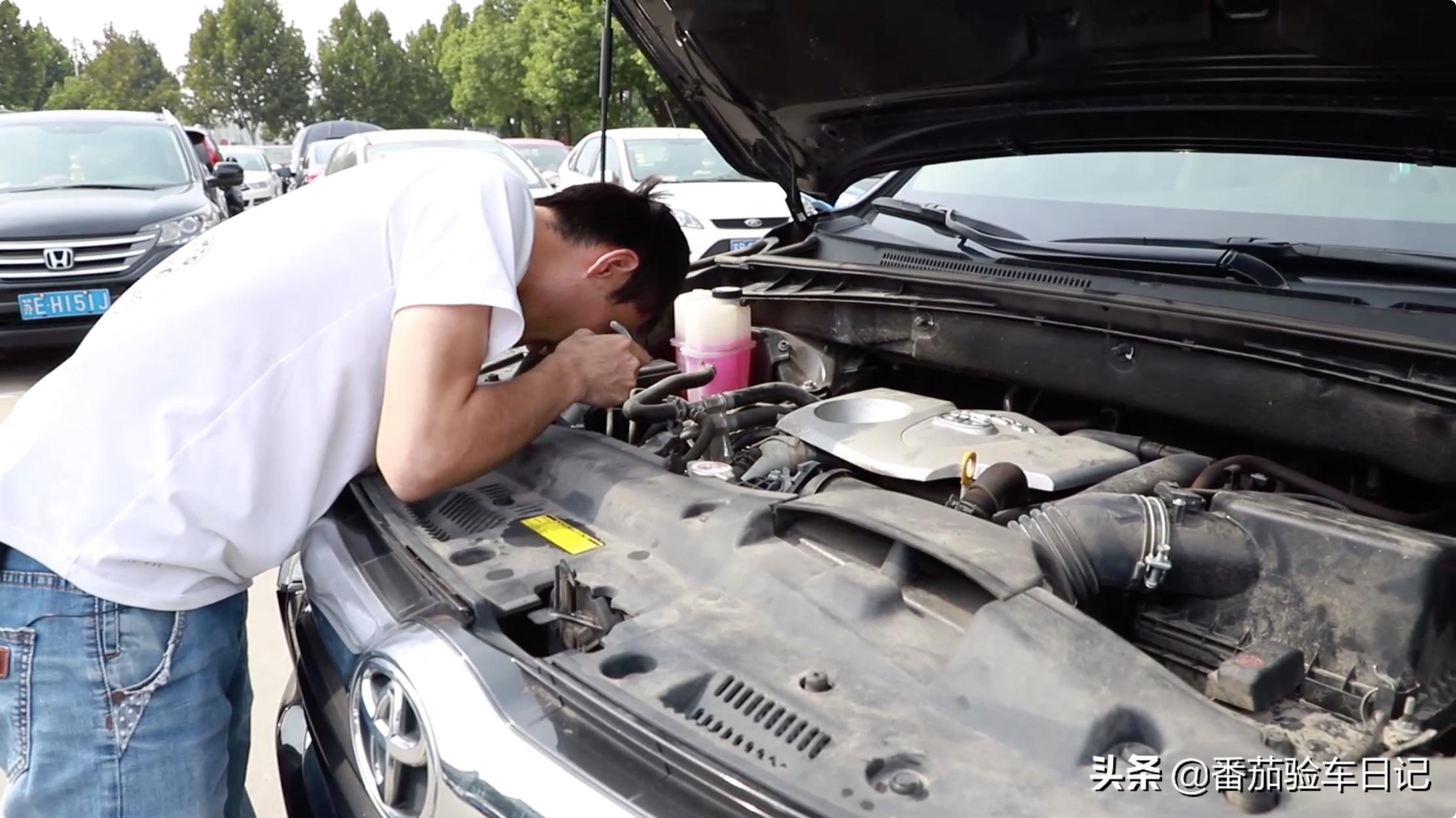 帮客户检测不到两年的丰田汉兰达，价格略高但是车况很值