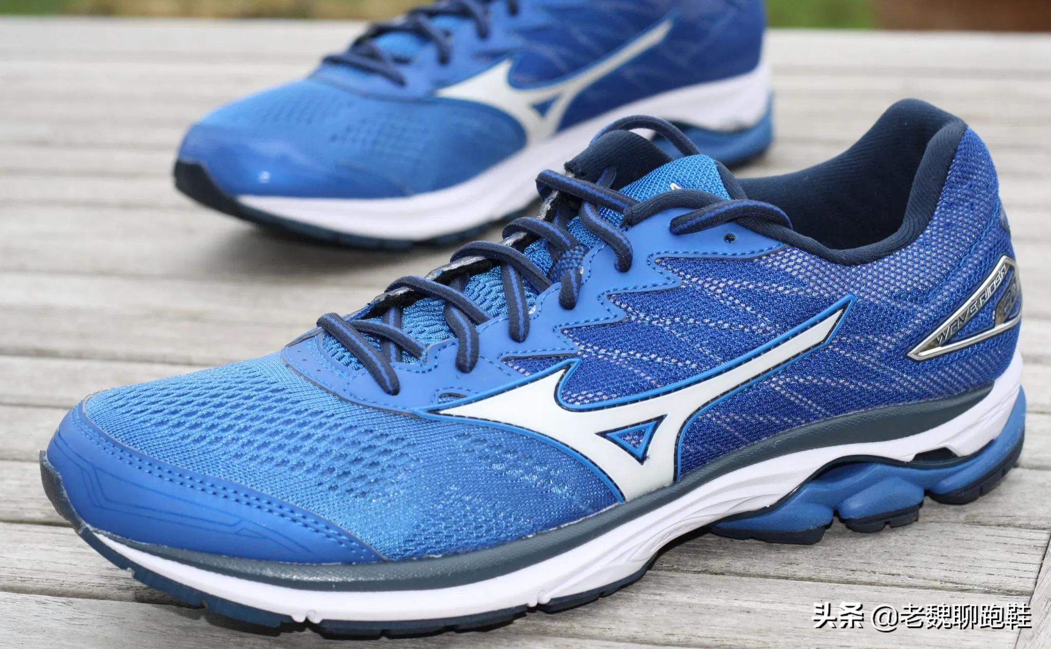 网上买鞋和实体店有味道吗,去实体店买跑鞋怎么选