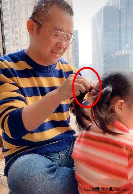 永远不会笑的大叔涂磊晒”豪横“三件套，冷面毒舌因爱变身暖男