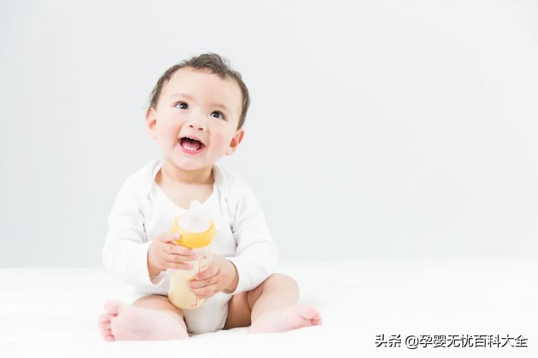 婴儿吃奶量少次数频繁,0-3个月内宝宝吃奶量和间隔时间表