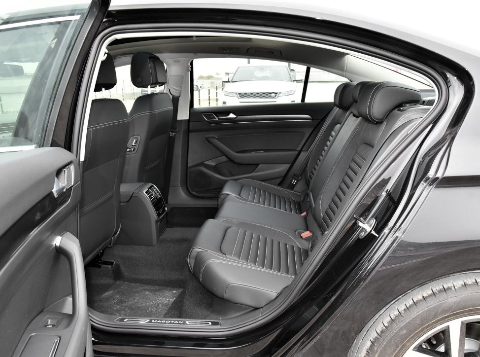 顶配速腾和低配迈腾怎么选,预算17万买二手车推荐