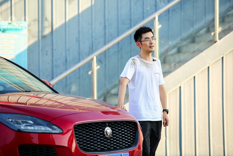 轻松驾驭征服全地形,无畏驰骋全地形