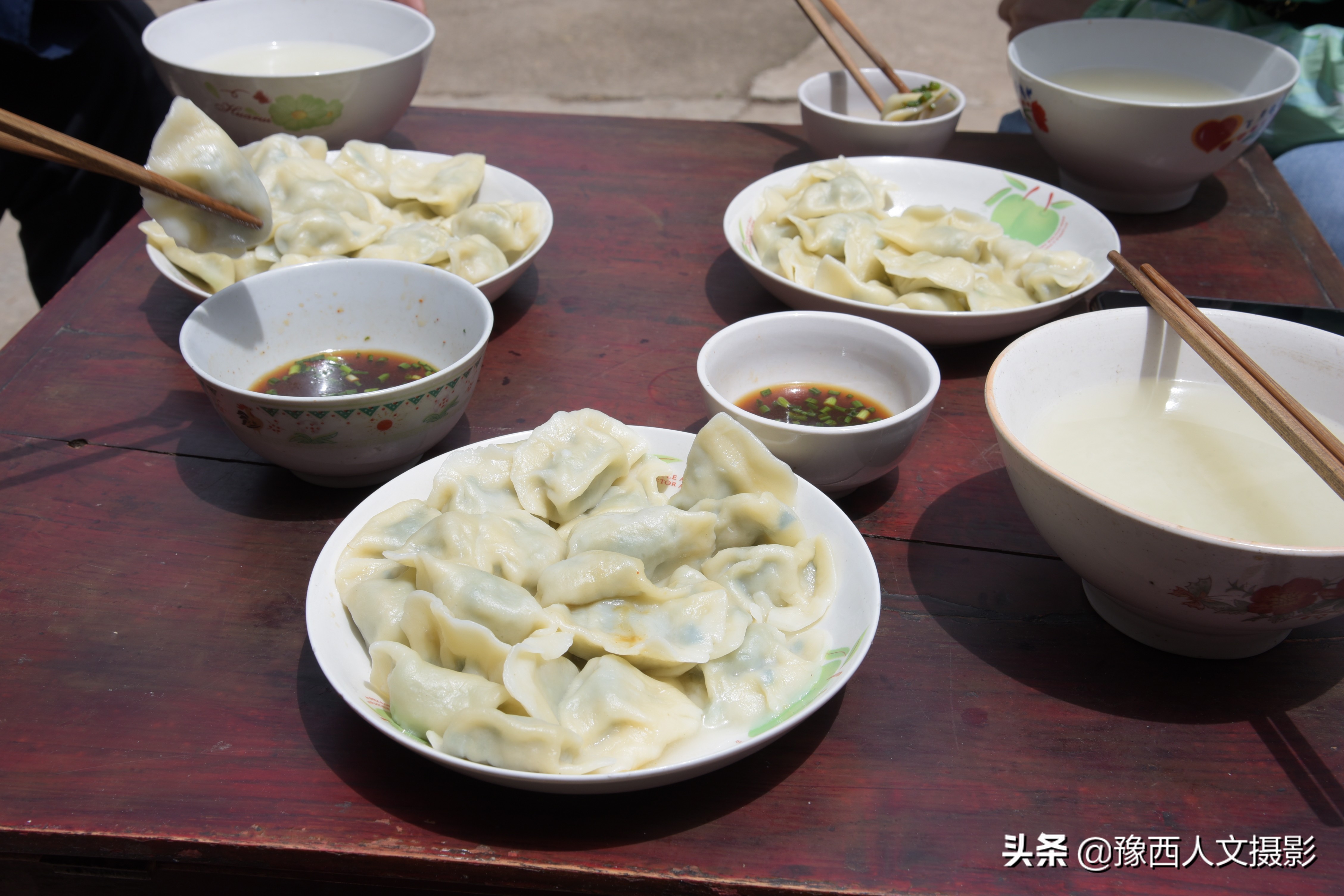 老村医治好脉管炎，两兄弟拿万元酬谢，他仅从毛票中抽出80块