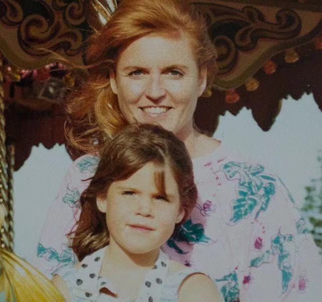 英女王的12位曾孙辈,英女王和曾孙辈同框