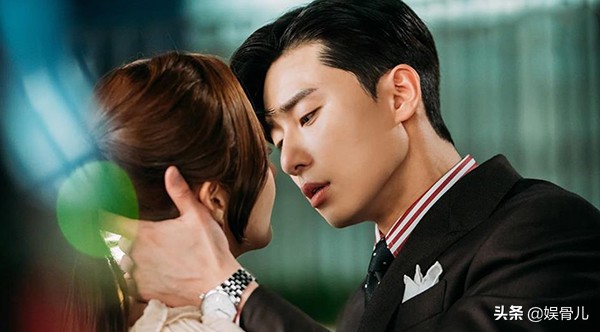 加一个字毁掉一部电影的搞笑话题,加个字毁掉一本书搞笑视频