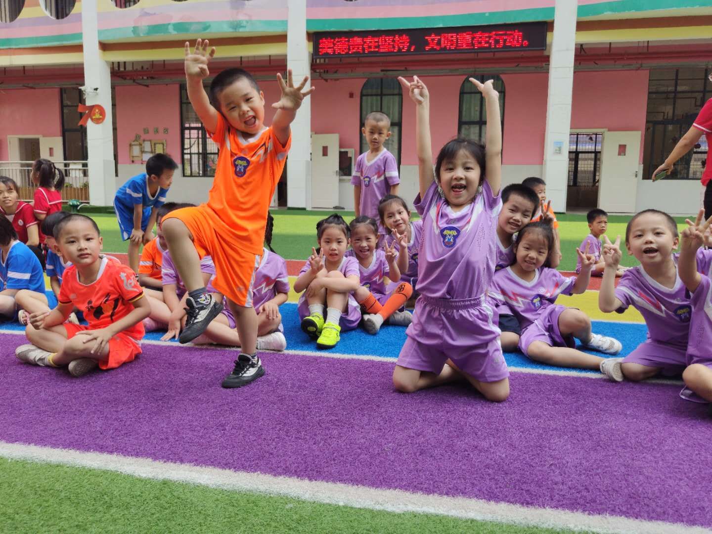 幼儿足球教学视频教程,上足球运球课注意事项