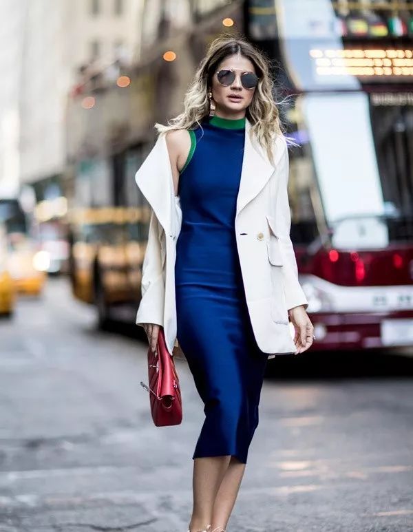 谁才是今秋冬年最百搭流行色？数字蓝、古木棕、内敛灰新崛起