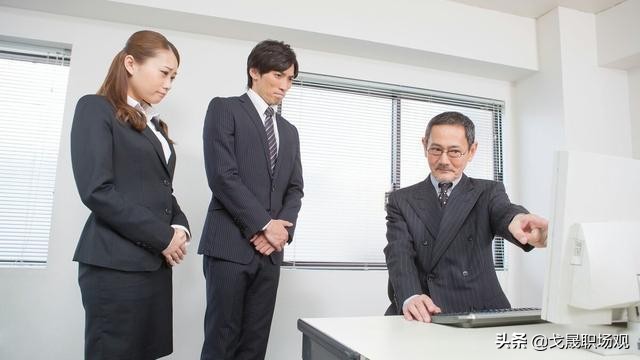 下属怎么对待老领导,老领导变成了自己下属