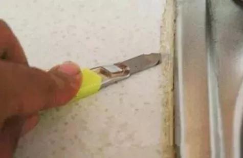 玻璃胶时间久了变黑变黄如何清理,厨房水槽玻璃胶发霉变黑怎么办