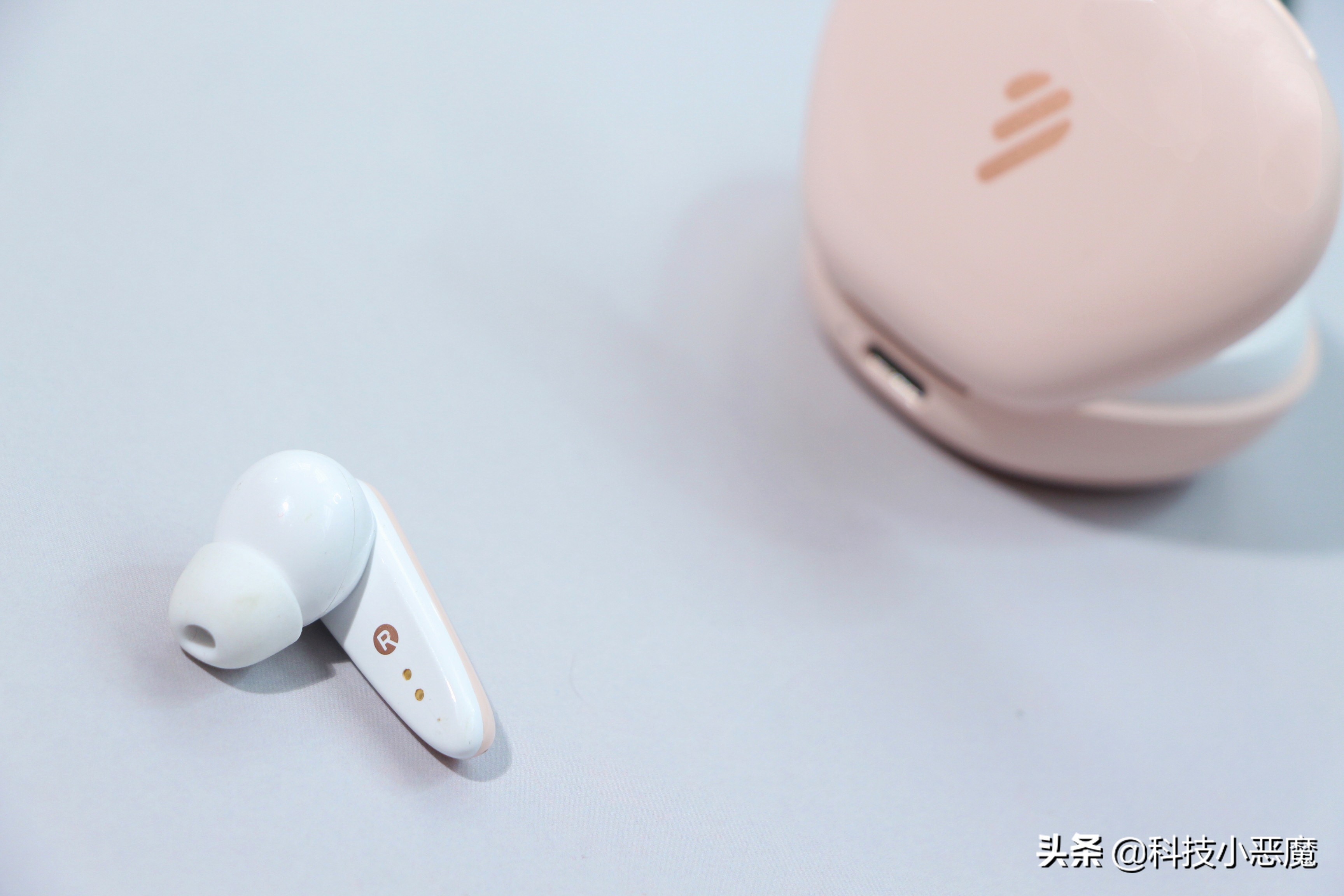 降噪蓝牙耳机buds,真无线降噪耳机funbuds樱花粉