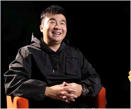 身怀六甲不容易！奥运冠军孕期锻炼扭到腰，制片人老公一旁显冷落