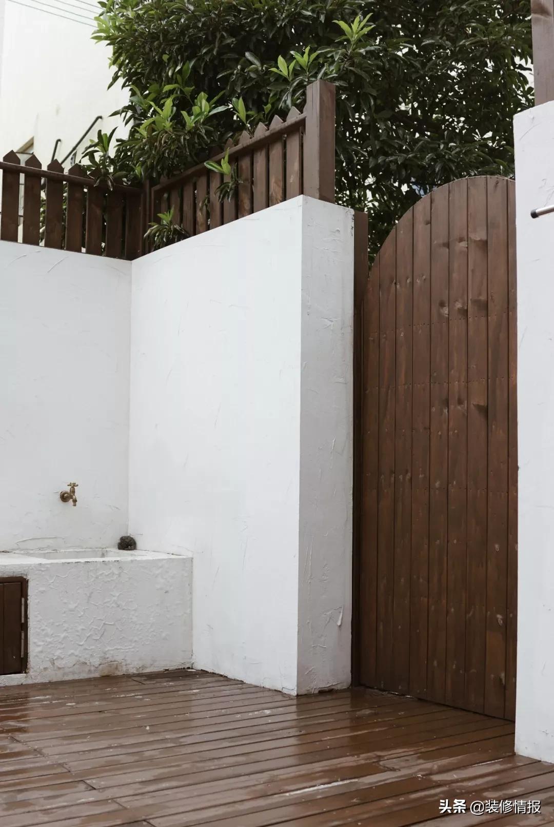 她买下32㎡上海老旧学区房，为女儿打造小桃园还有20㎡舒适大庭院