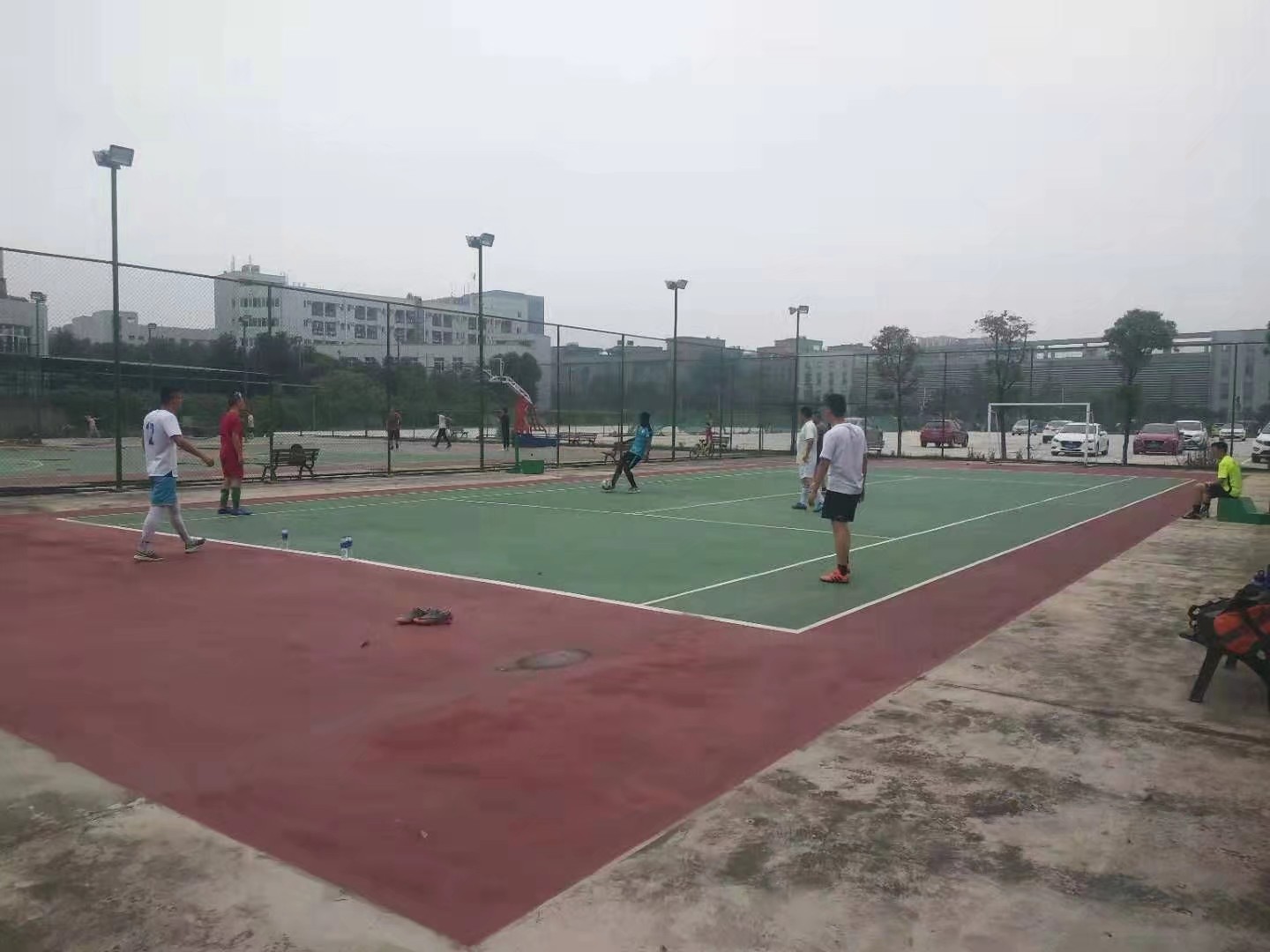 如何踢球可以不交钱,如何不花钱买到一个足球