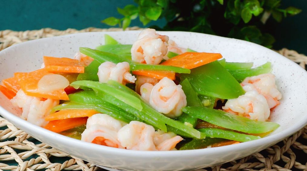 莴笋西葫芦尖椒和虾仁能一起炒,莴笋炒山药虾仁的家常做法视频