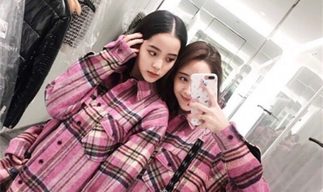 杨幂同款绿色棒球服是什么牌子的,扒一扒翻译官杨幂服装