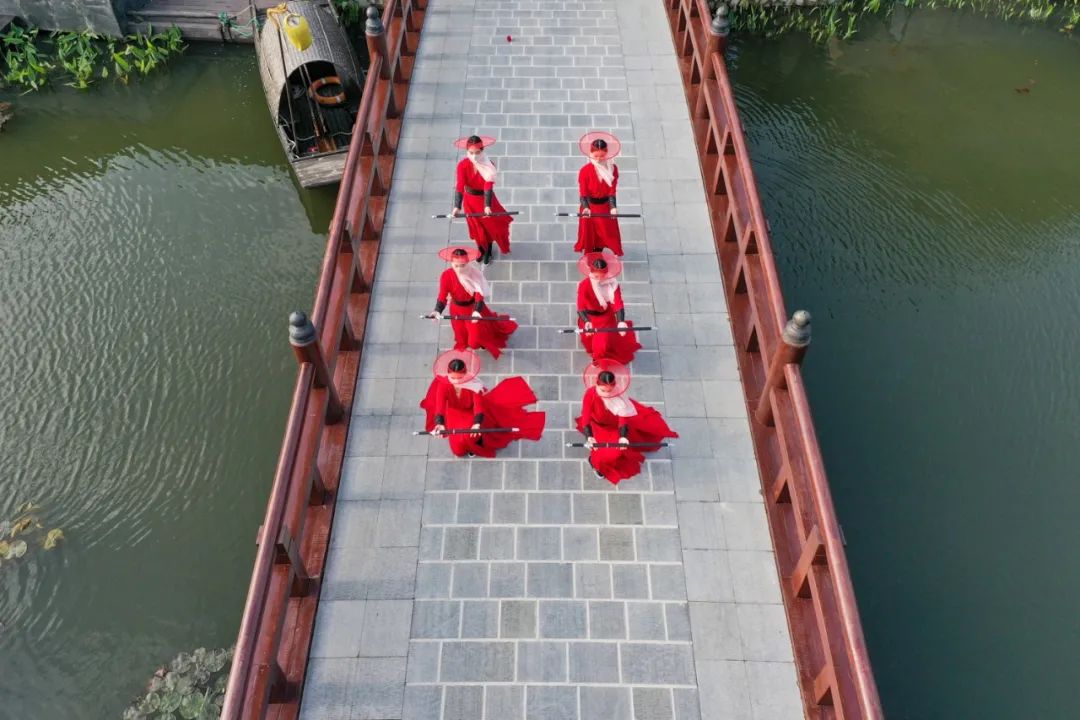 住进风景里温泉酒店,住进风景里旅游度假温泉酒店