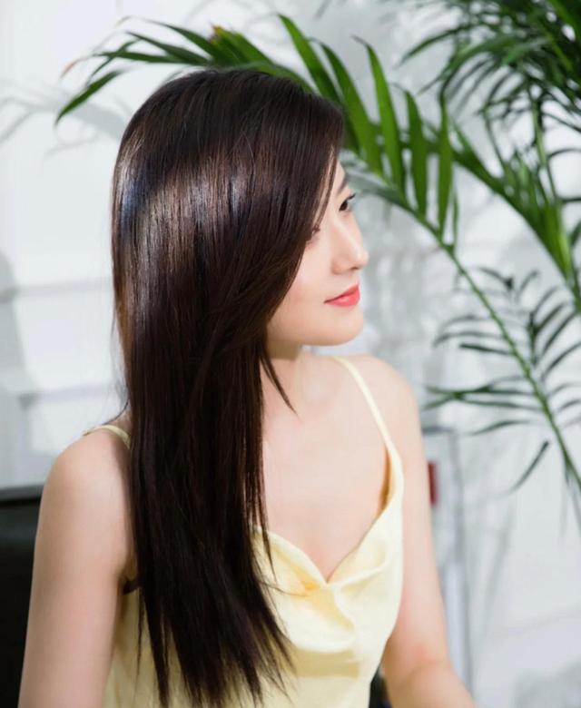 爱出油的头发是不是应该天天洗头,头发太爱油怎么办