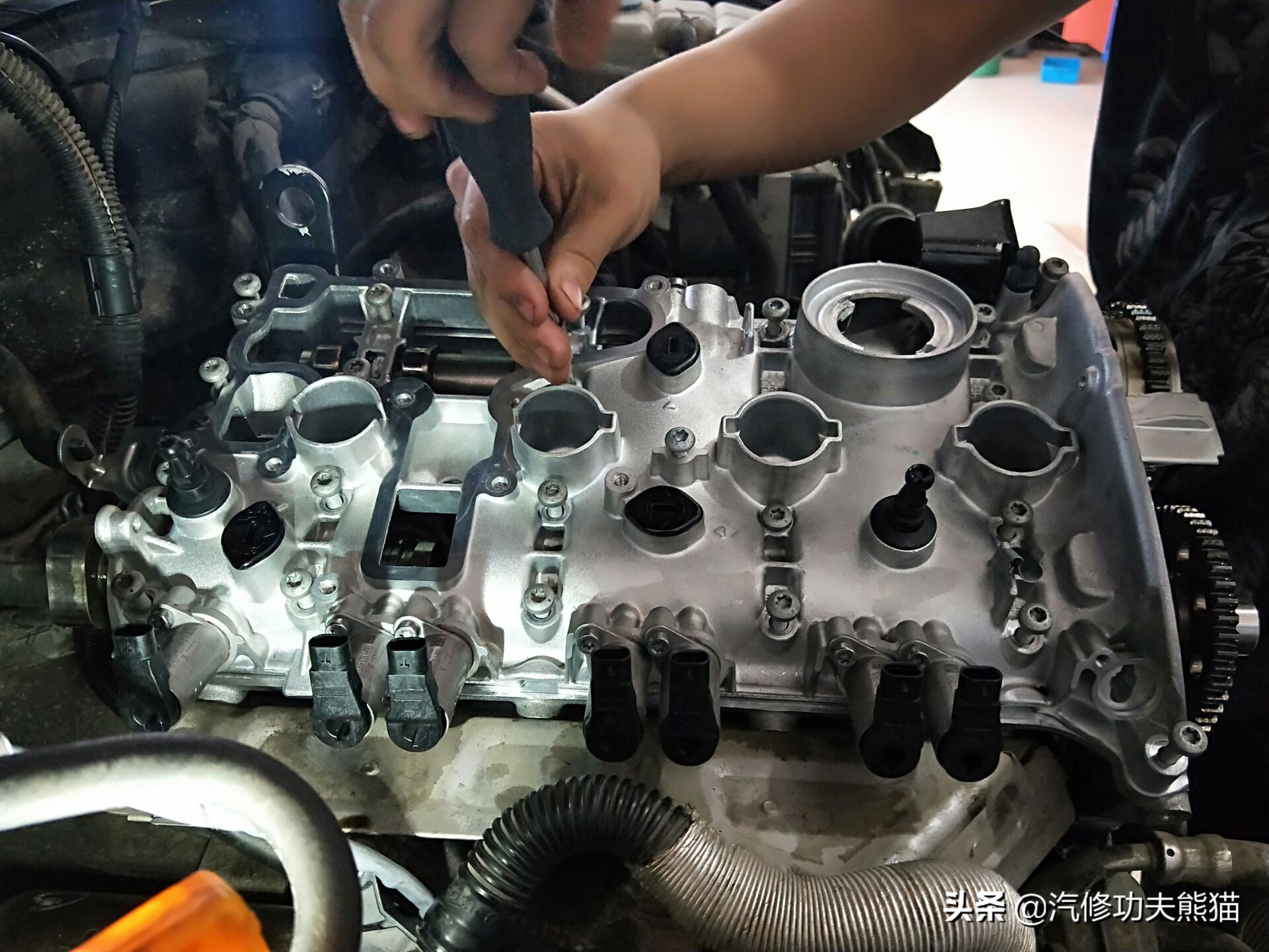 07年奥迪a6轻微烧机油怎么解决,奥迪2007款a6烧机油的原因