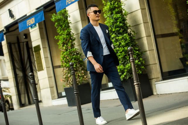 定制西装和成品西装怎么选择,定制西装与买的西装有啥区别