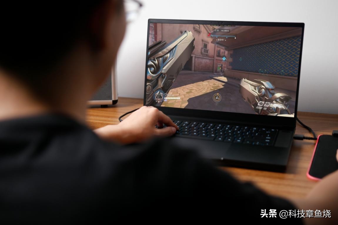 雷蛇razer灵刃15标准版2018,雷蛇灵刃15与macbookair