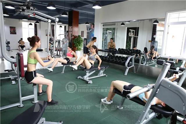 瑗胯埅澶у,鍥涘窛瑗胯埅澶у