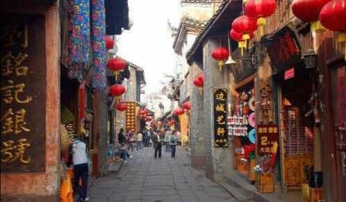 悠悠沱江:渔夫点亮边城夜,灯火照得凤凰醉!