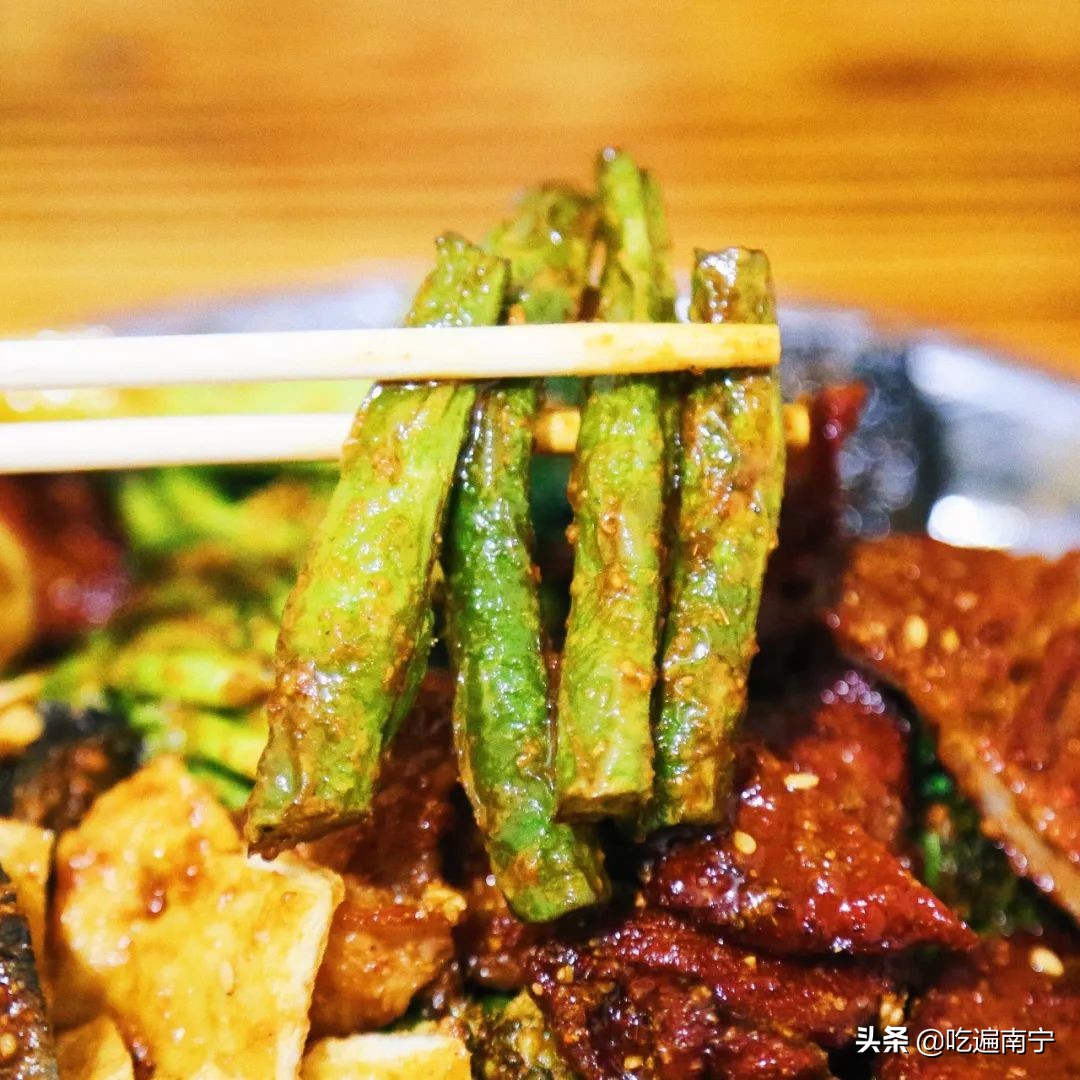 走错2次路,问了3个路人,终于找到偏僻小巷里的这家炸串店!