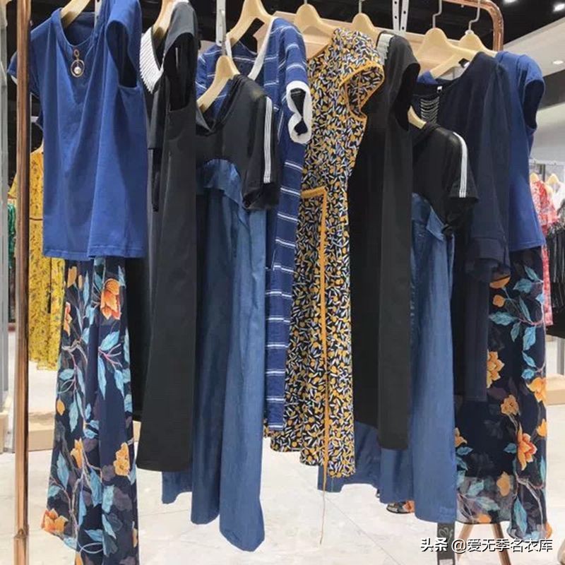 品牌折扣女装货源渠道一手货源,如何选择女装货源拿货小技巧