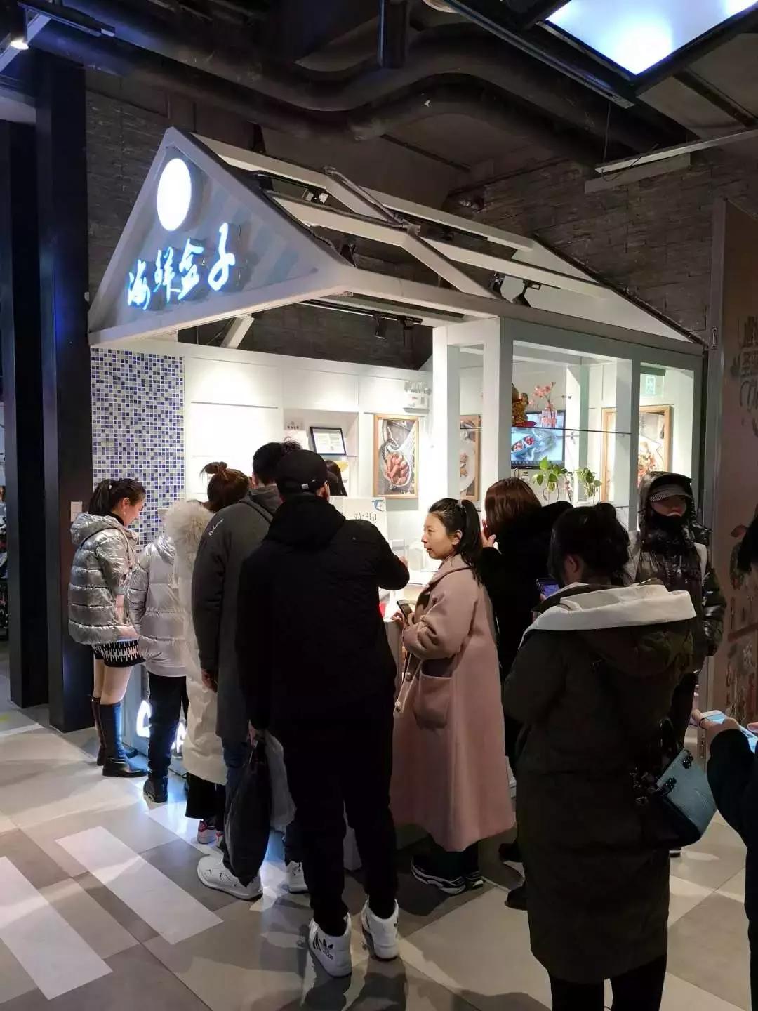 一家海鲜小店一年能赚多少 (自助海鲜店是怎样盈利的)