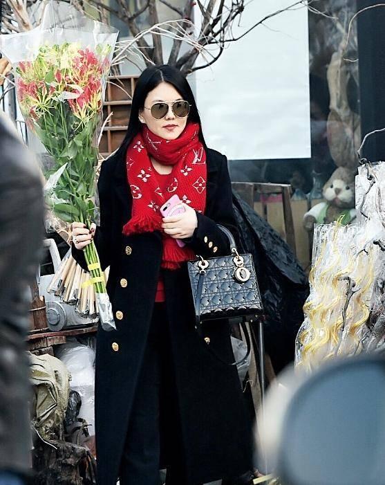 李湘的行头,李湘高调现身气场十足