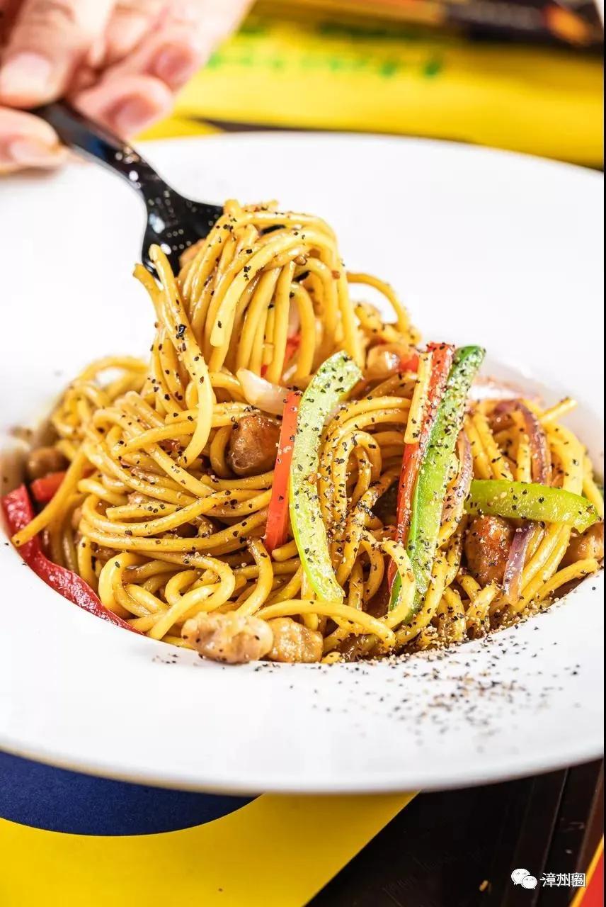 吃过万达金街这家爆火的德式手工汉堡店，满脑子都是再来一次