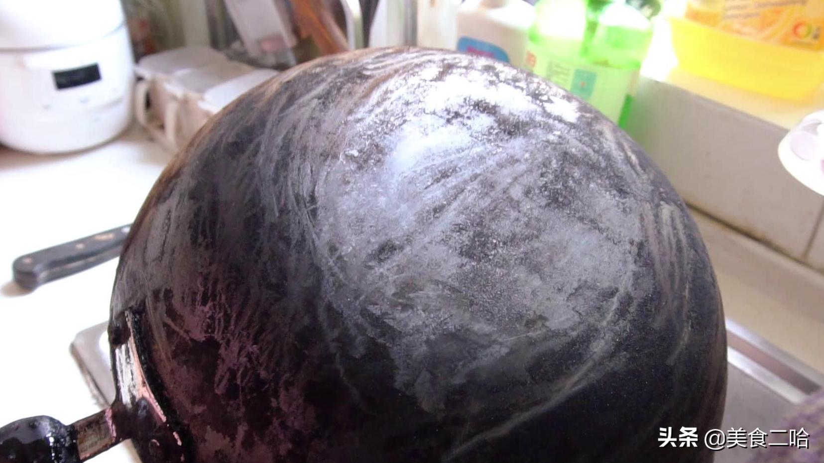 铁锅黑油垢怎么去除小窍门,铁锅清洗黑垢小妙招