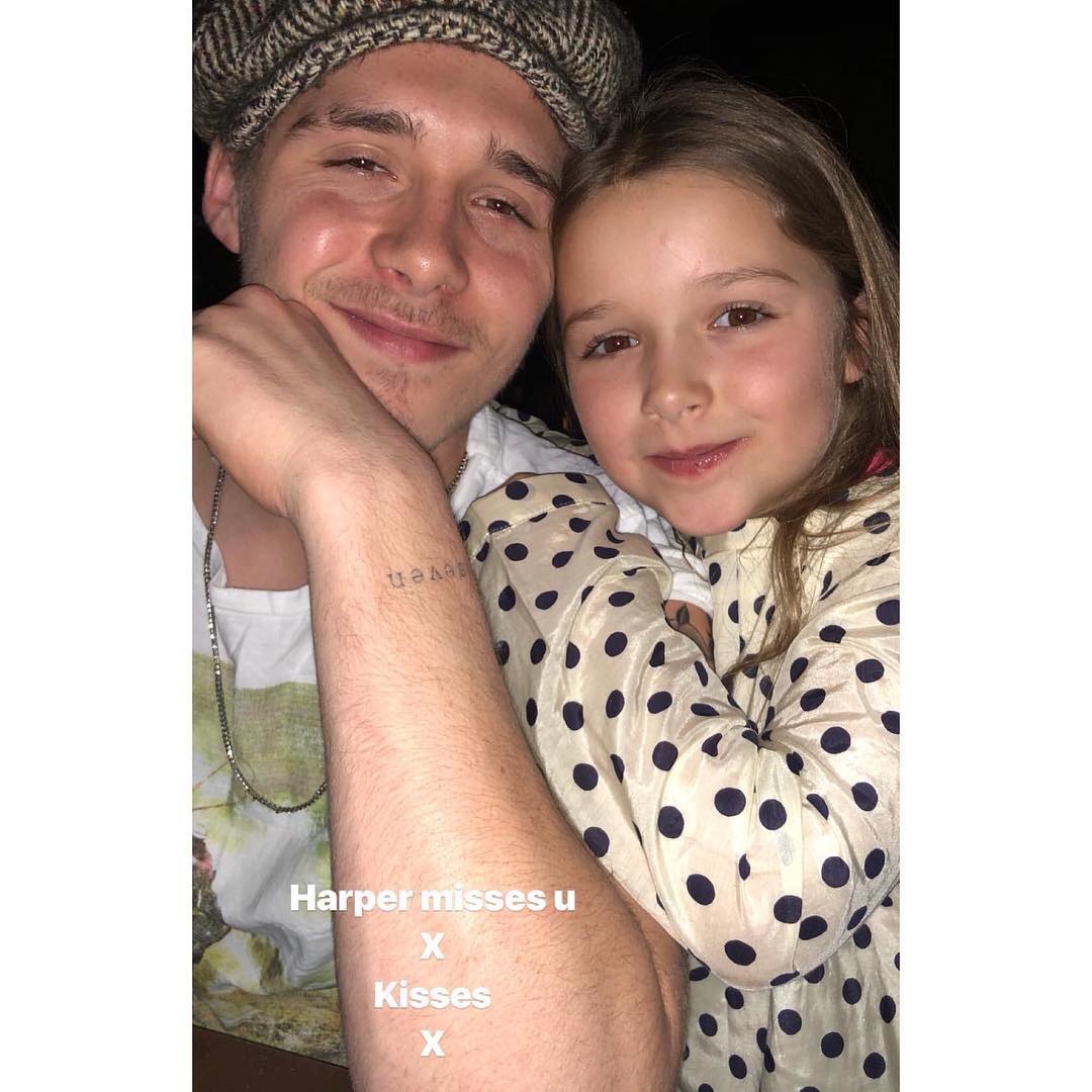 8岁小七的爱！七公主把大哥布鲁克林送礼物，给大嫂写告白卡片