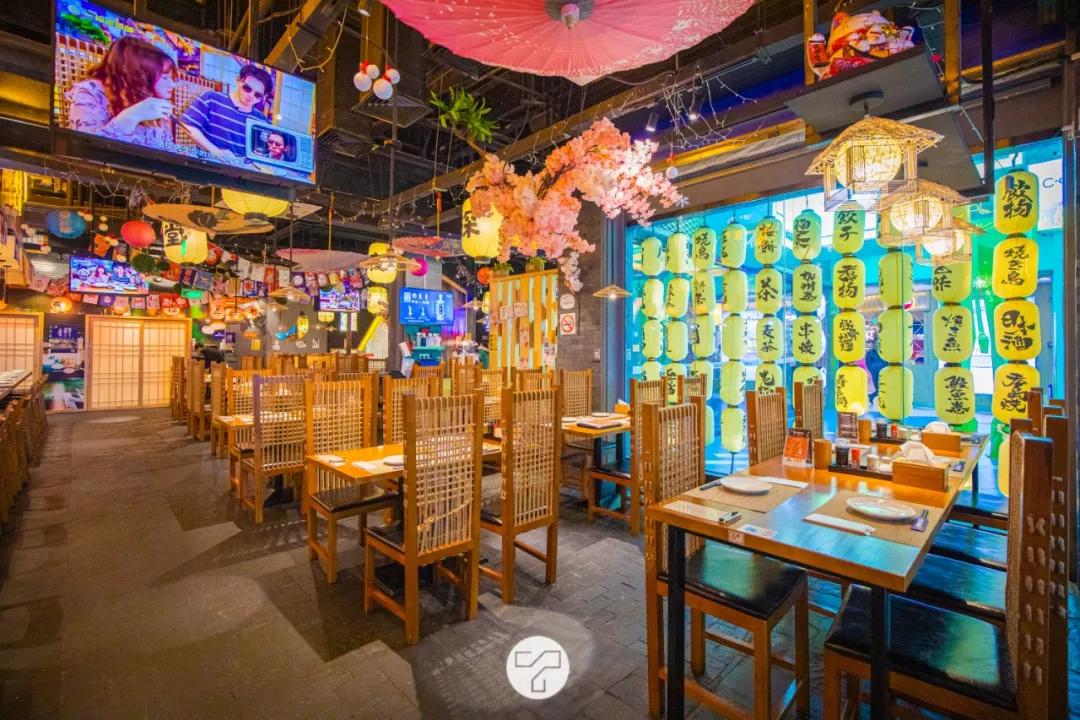 元旦来这家宝藏商场！热辣车模+街舞公演带你解锁年末购物新姿势