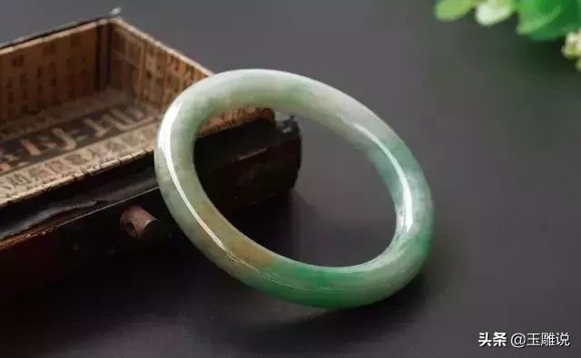 翡翠放时间长了变干怎么保养,刚买的新翡翠手镯应该怎样保养