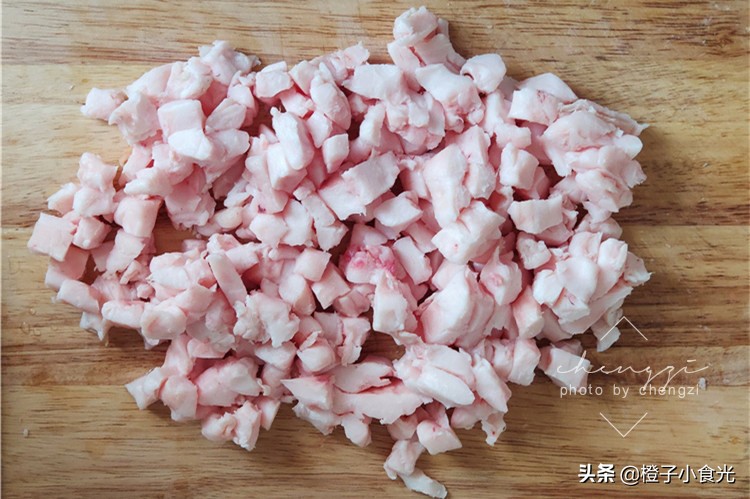 分享奶奶60年熬猪油的方法,老一辈熬猪油的方法