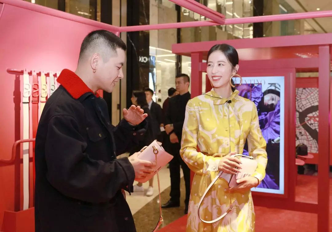 我抓住了一位资深柜员,道出了如何让你掏钱买包的秘密