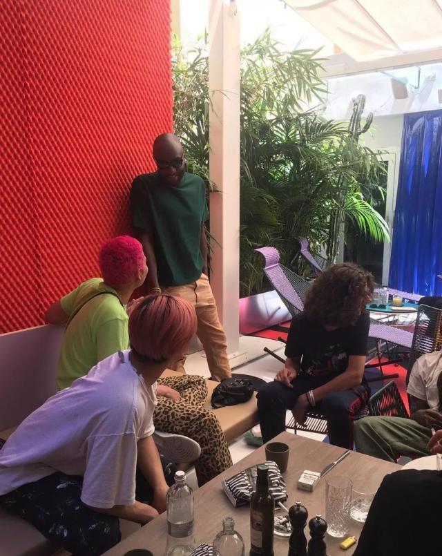 virgilabloh和侃爷谁成就高,virgilabloh与侃爷拥抱