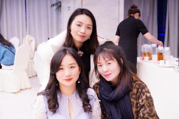 共享美衣:服装界“华为”登陆襄阳,云上衣橱走进万家