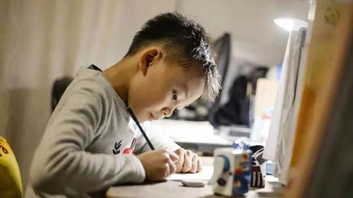 10岁男孩写字潦草家长怎么纠正,怎样改变孩子写字潦草的毛病