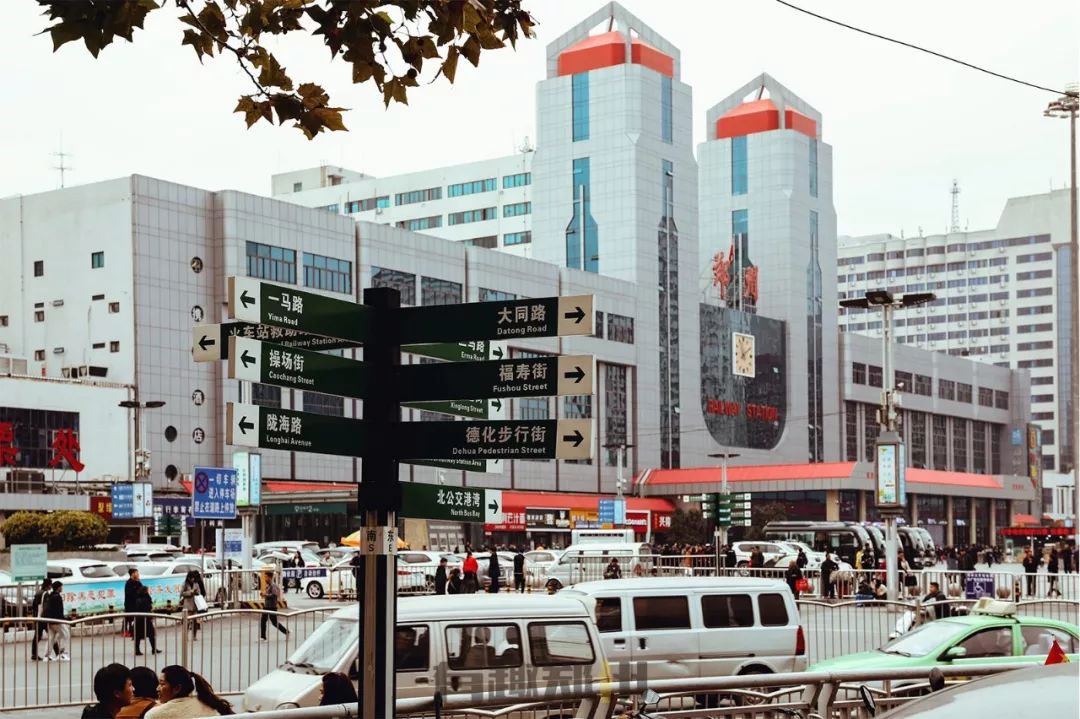 郑州银基商贸城,时尚和繁华背后,多的是你不知道的辛苦和忙碌