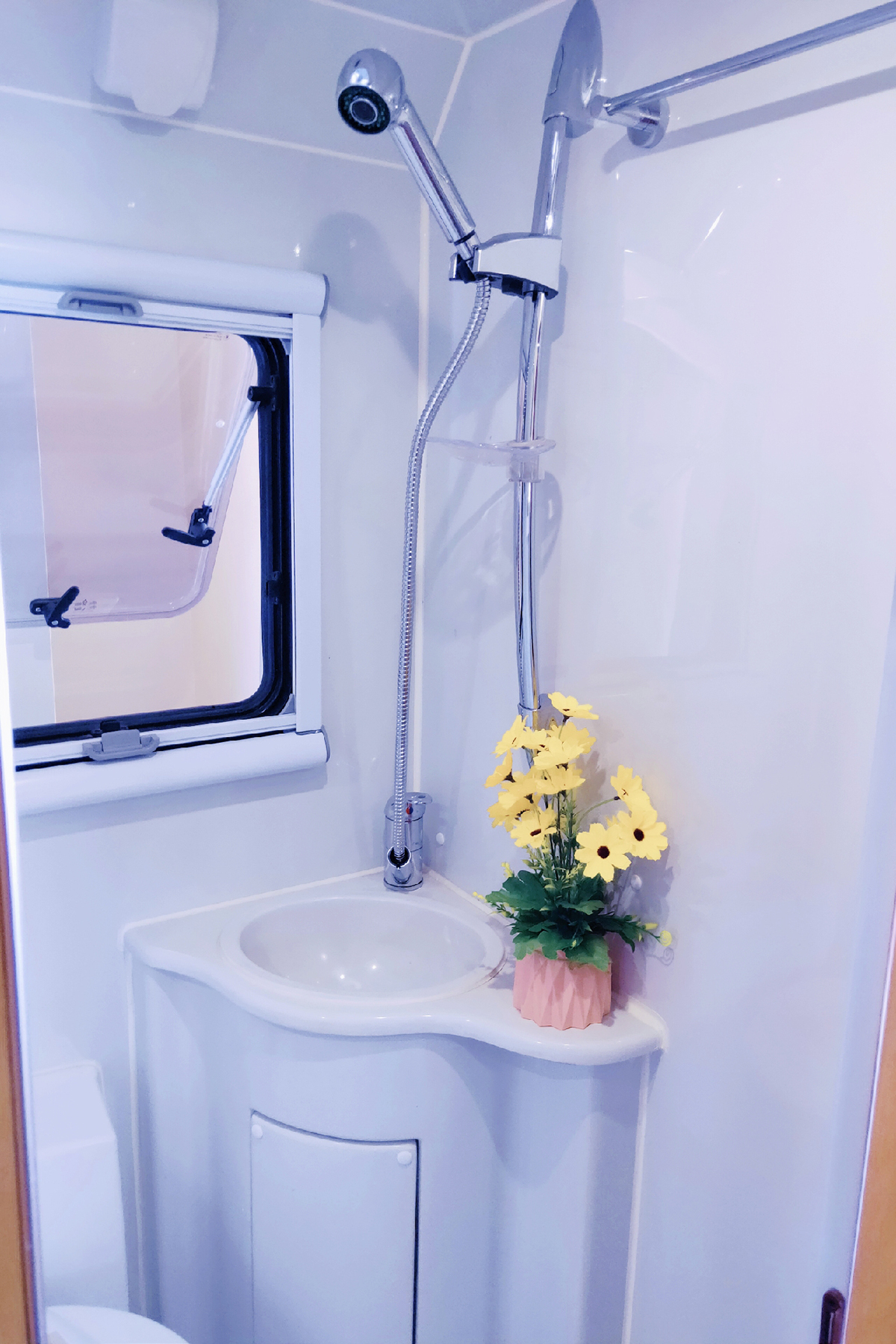 2.5T柴油涡轮+6AMT变速箱梦幻组合顺旅蓝精灵T型房车43.8万起售