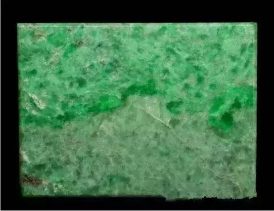 翡翠的8个误区：洗澡不能戴？只有缅甸产？原来这些年都被骗了